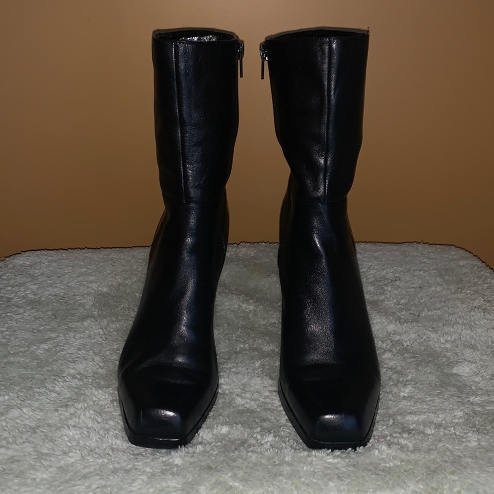 Black leather boots by Nine West